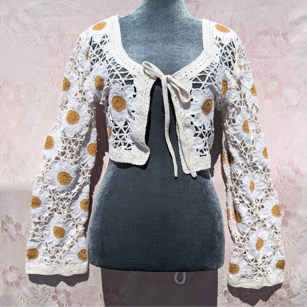 Daisy Crochet Knit Crop Cardigan S Sheer White Floral Retro 1970s Cottagecore